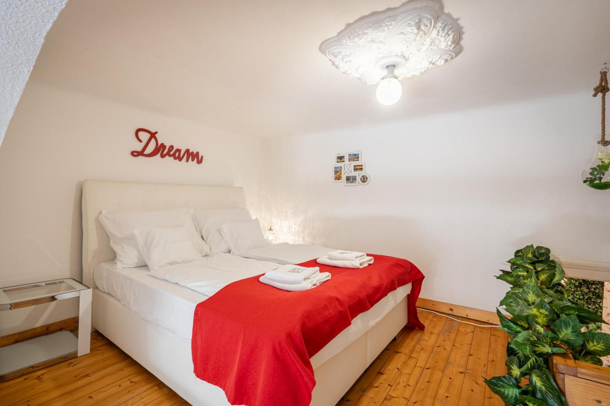 Red Romance Apartment *