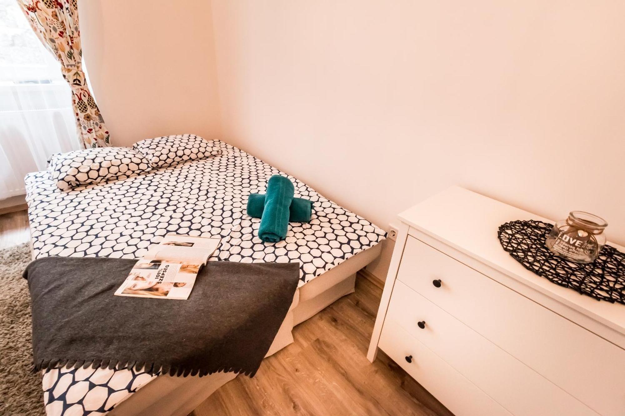 Crimson Crease Apartamento