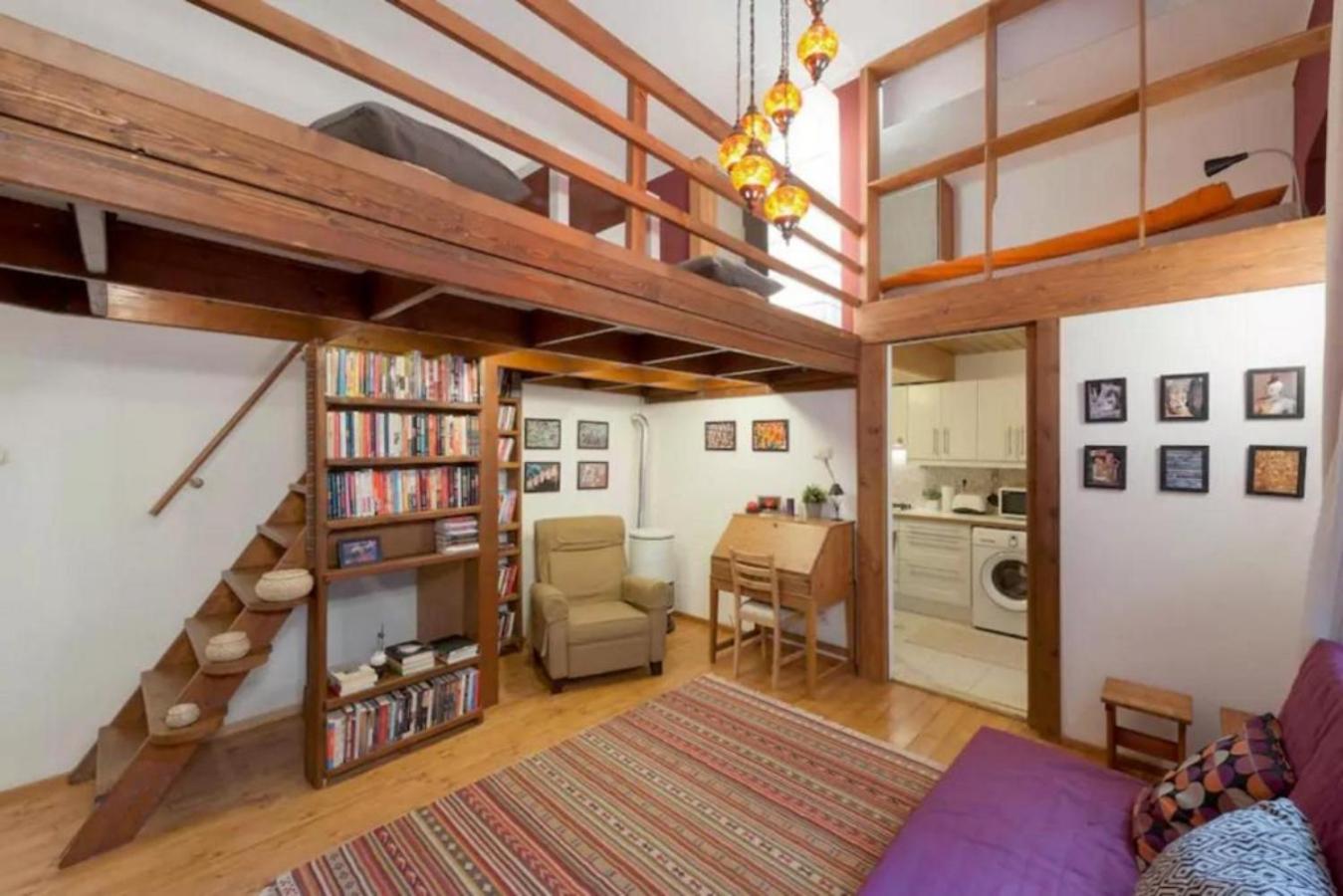 Secluded Mezzanine Near Astoria Budapest