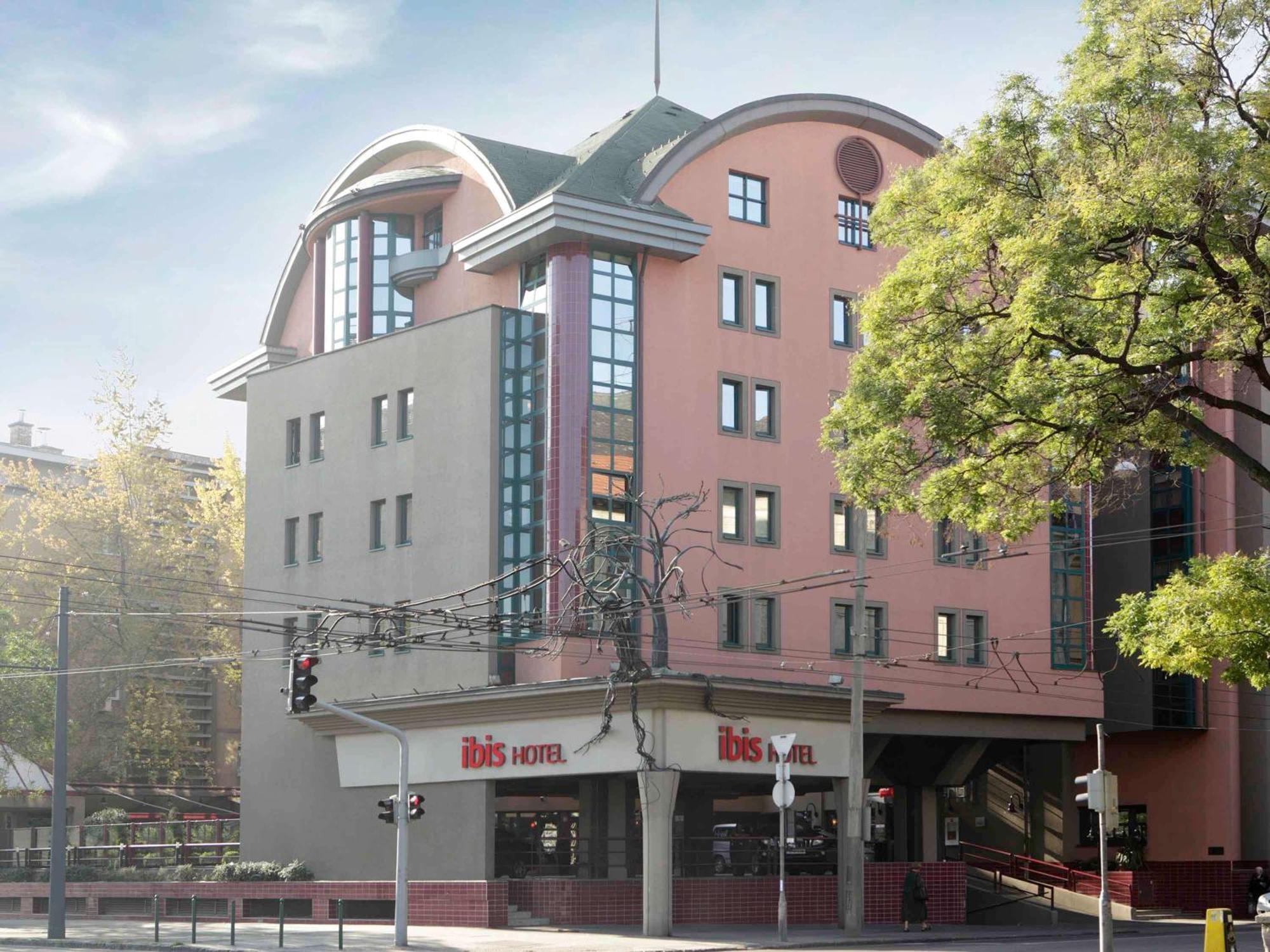 Ibis Heroes Square Hotel