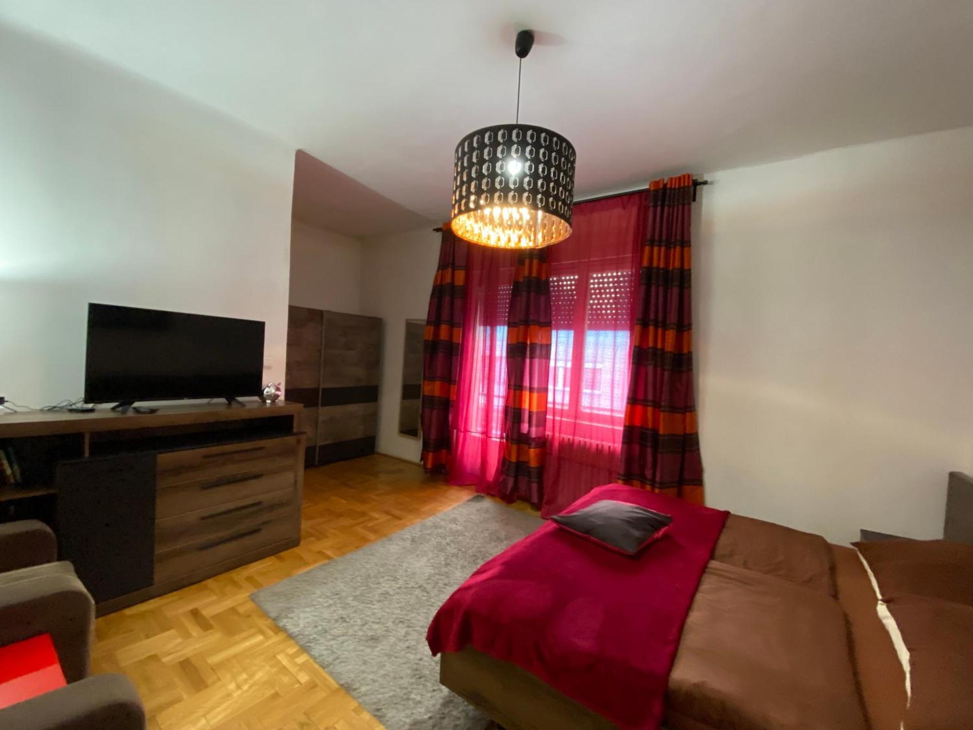 & And Center Apartmán