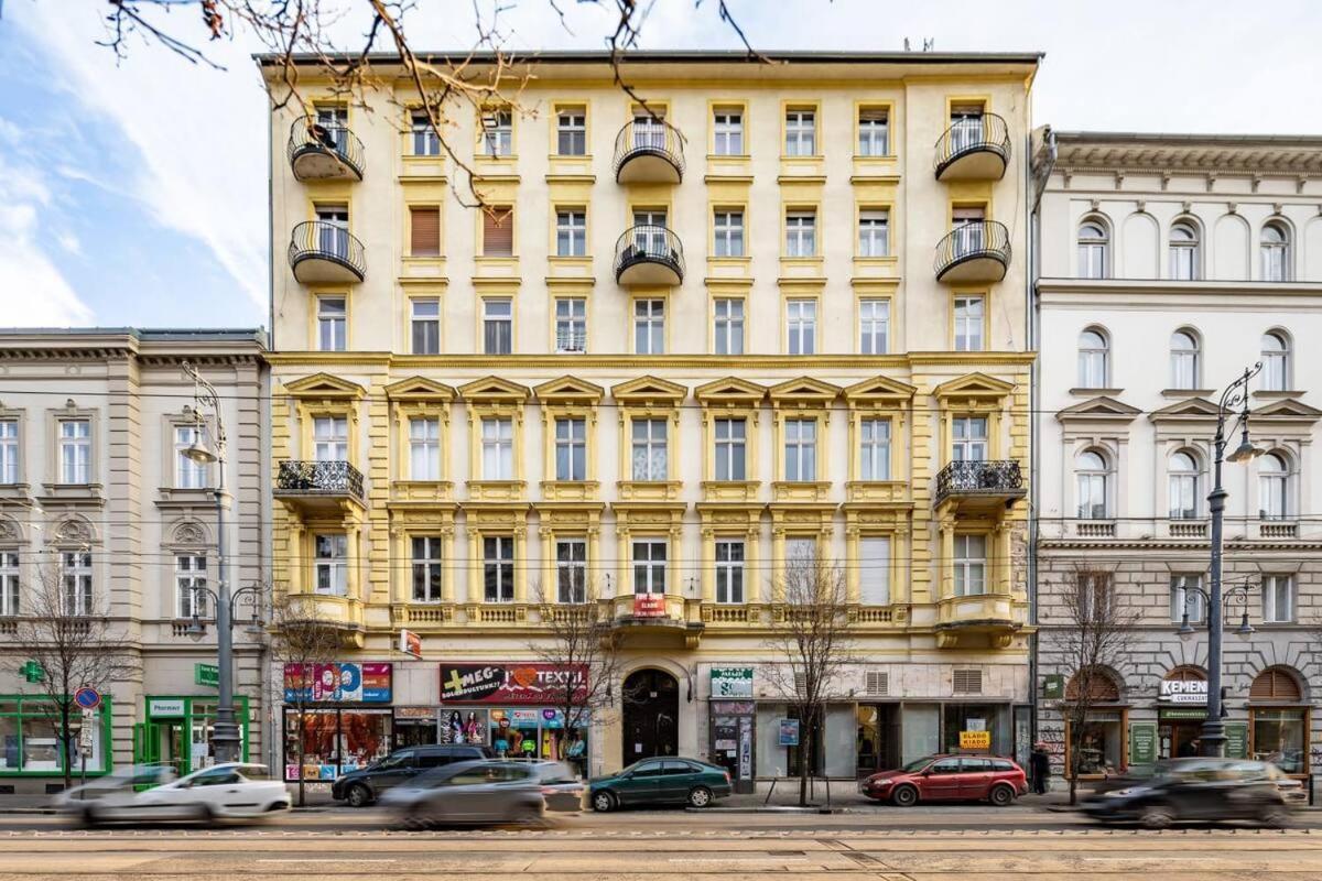 Vamhaz Boulevard Budapest