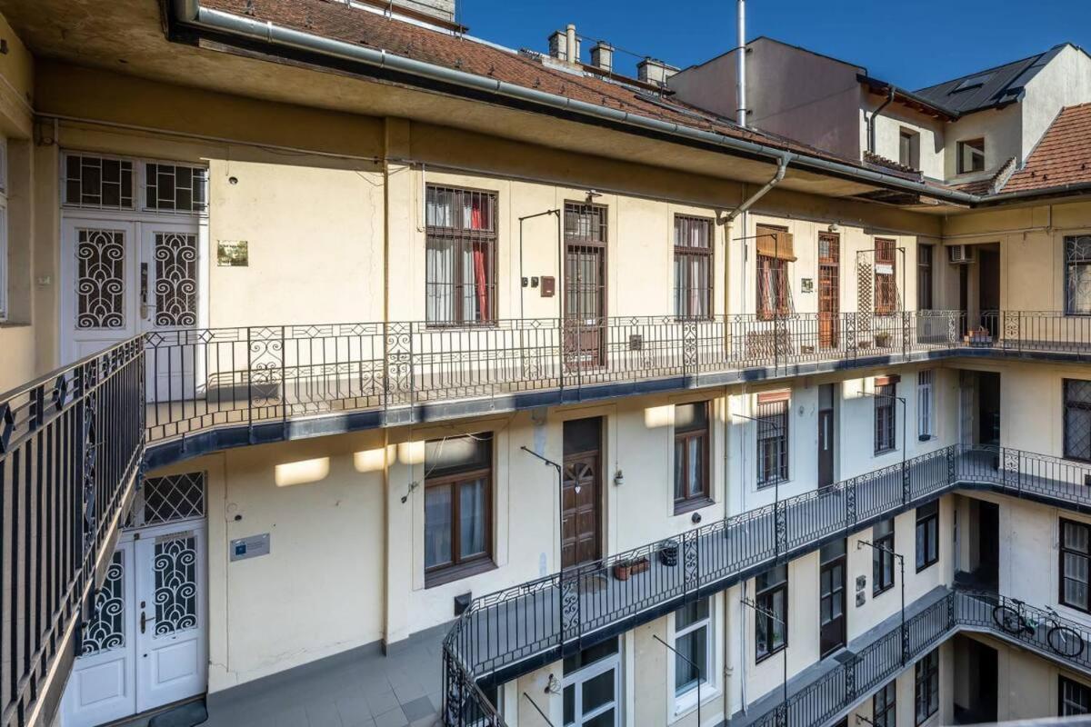 Vamhaz Boulevard Apartment *