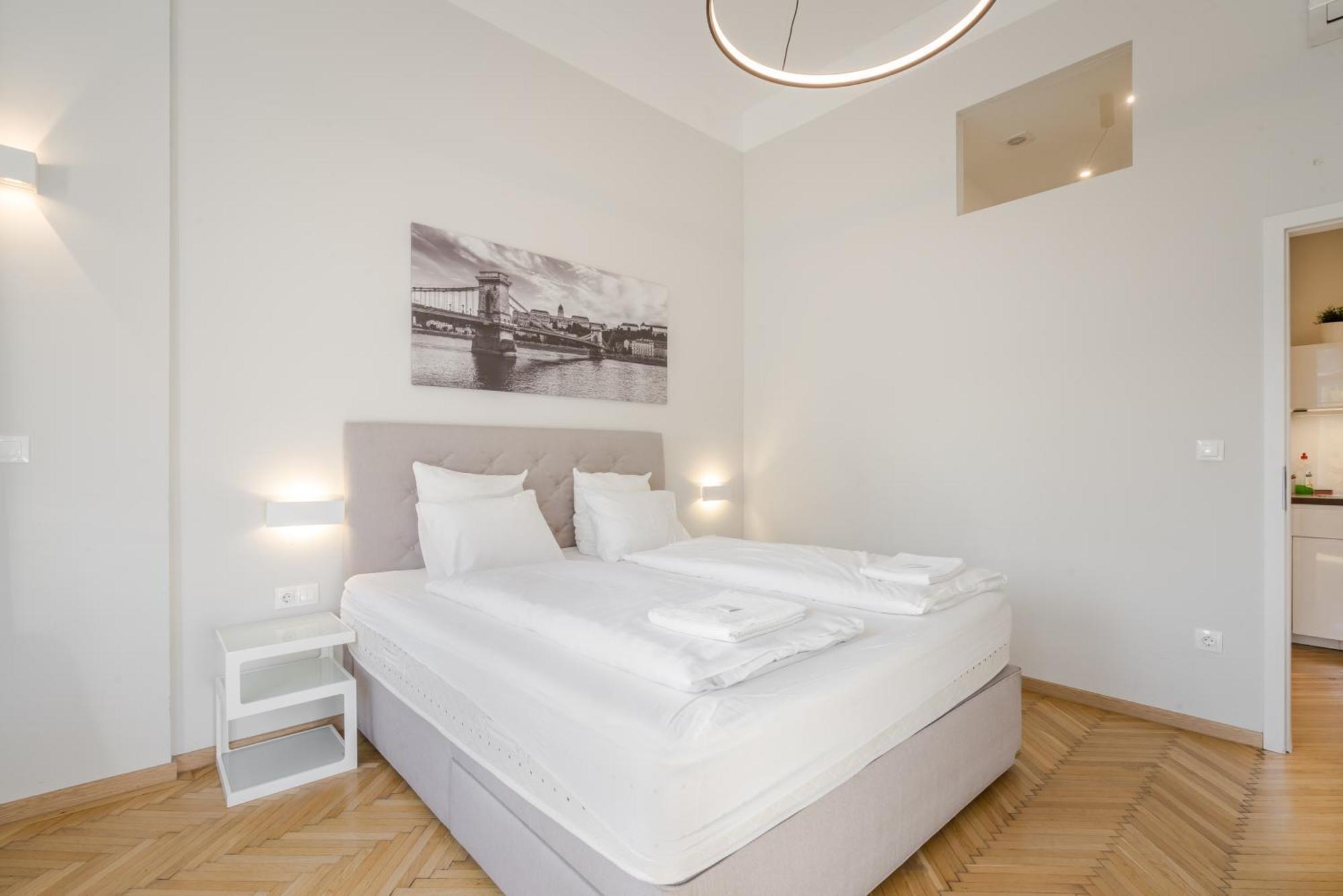 City Block Apartment *