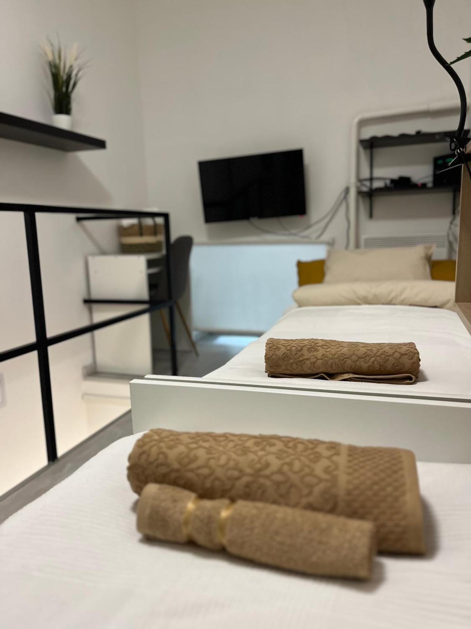 Mini Gallery Szondi Apartment Budapest