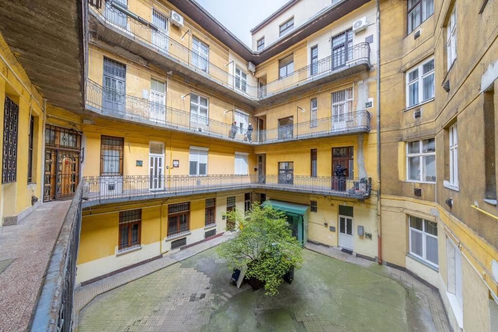 Ruby 3-bedroom Location Apartment