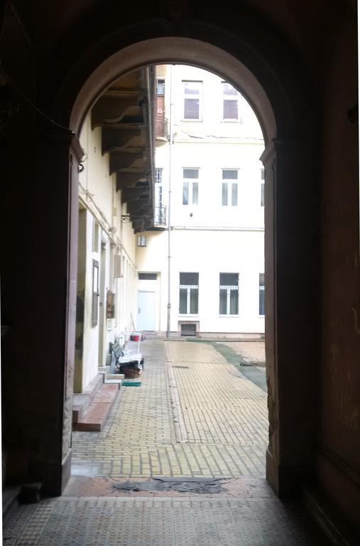 Vivid Rozsa Apartment