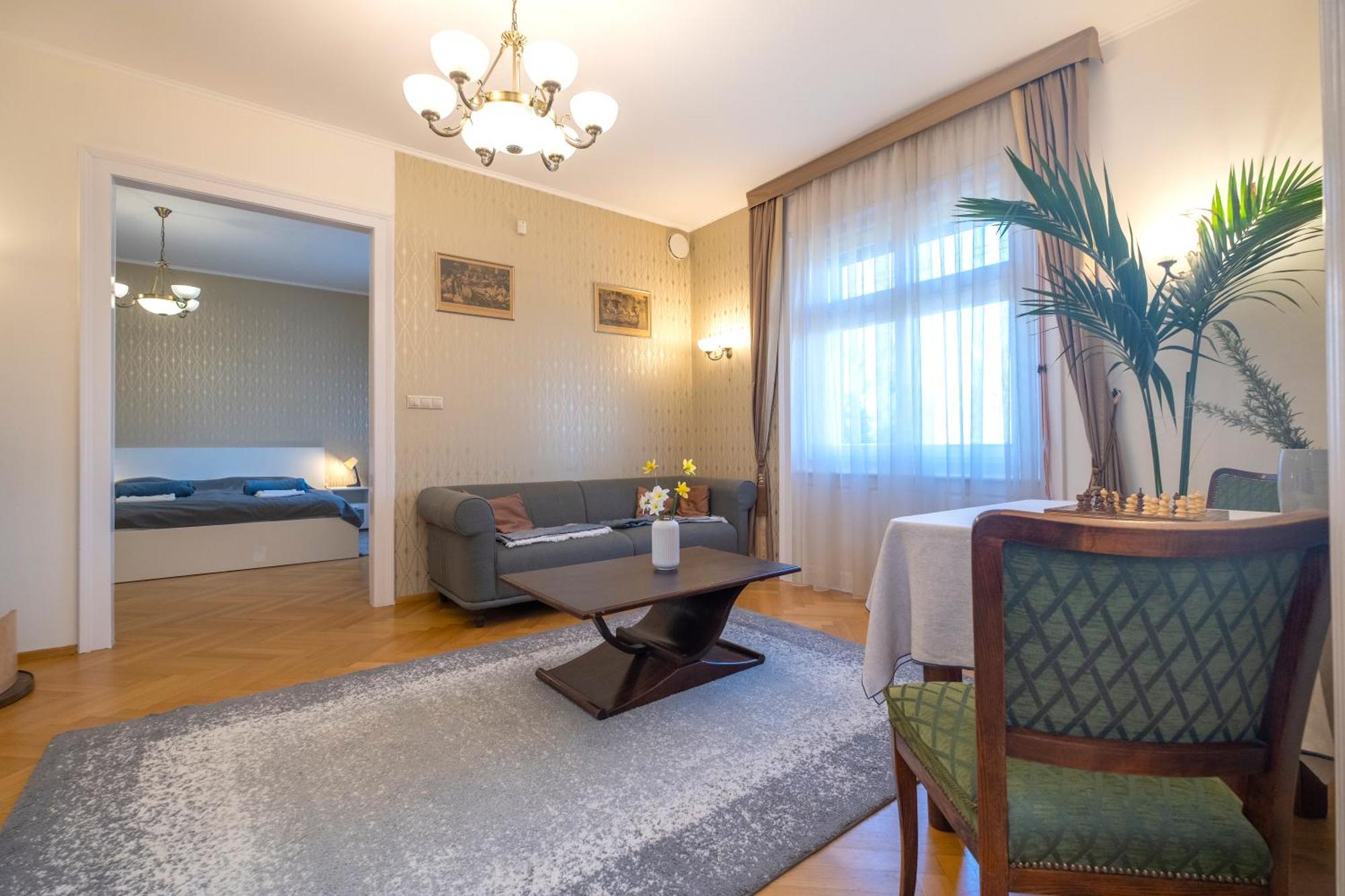 Giovanni's Airport House * Budapest