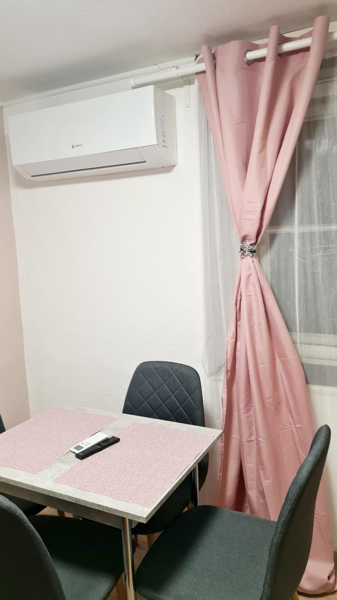 Apartmán 2 Separate Bedrooms And Living Fully Equipped With Ac