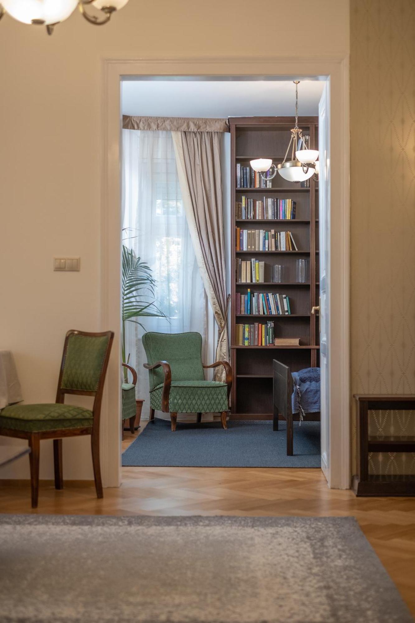 Giovanni's Airport House * Budapest