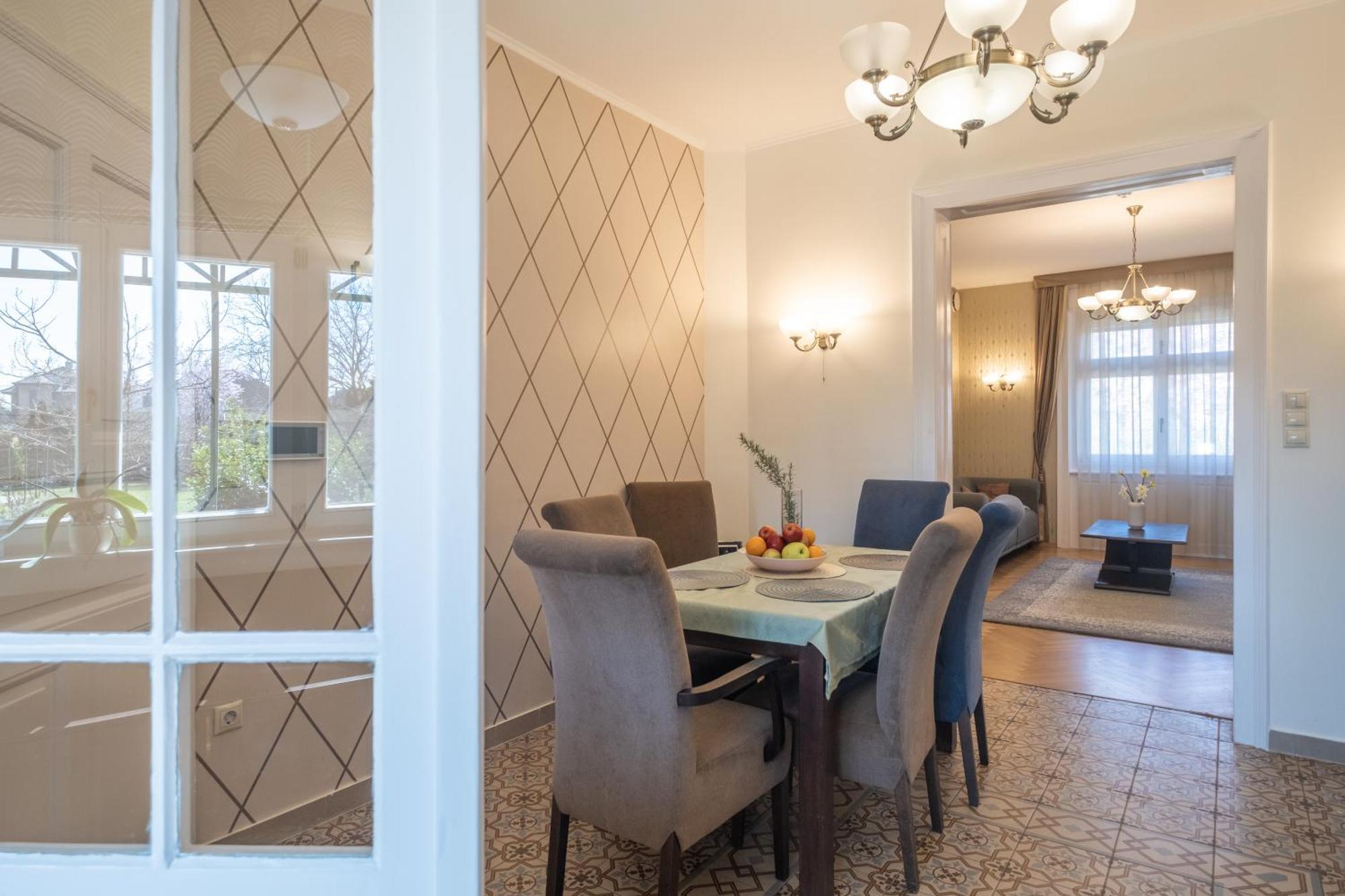 Vila Giovanni's Airport House Budapest