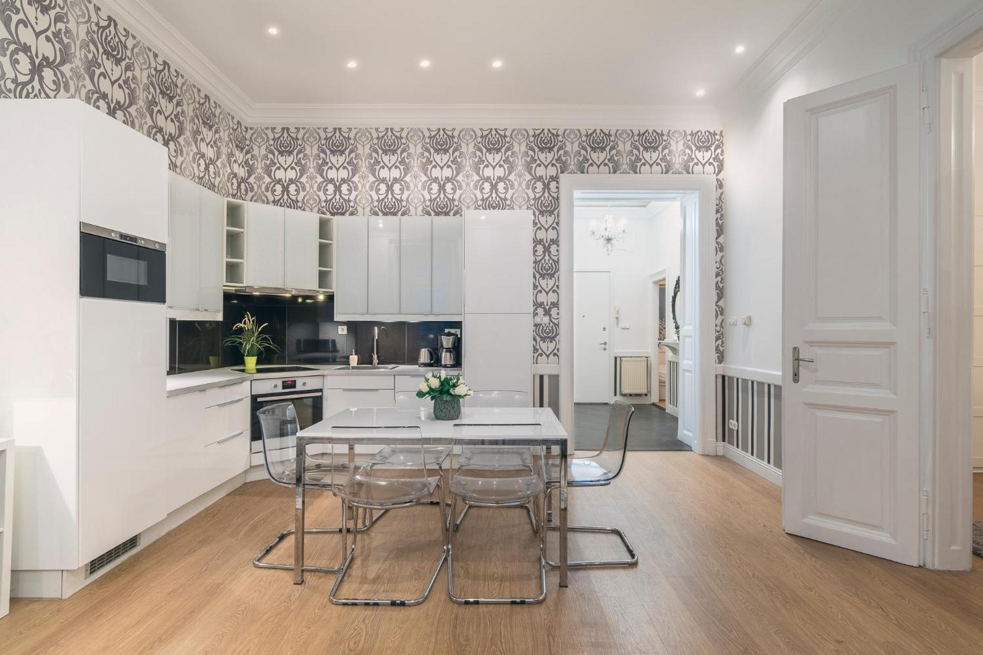 Ruin Bar 2 Bedroom 1.5 Bath Apt. Sleeps 6 Budapest