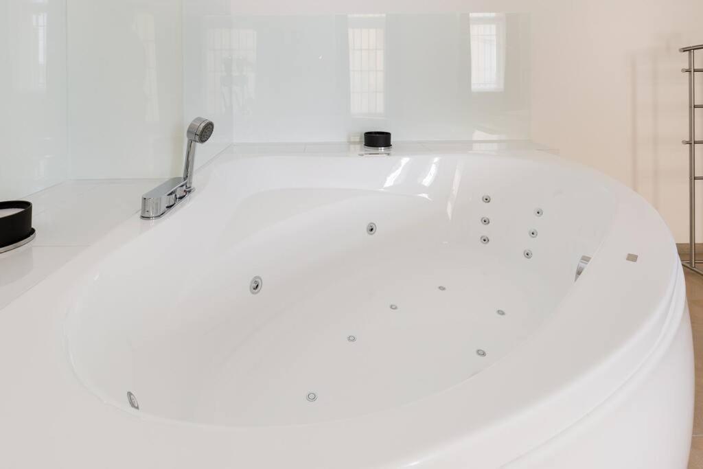 Apartmán Grand Luxury On The Broadway W Jacuzzi Budapest