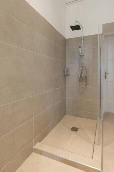 Grand Luxury On The Broadway W Jacuzzi Apartmán Budapešť
