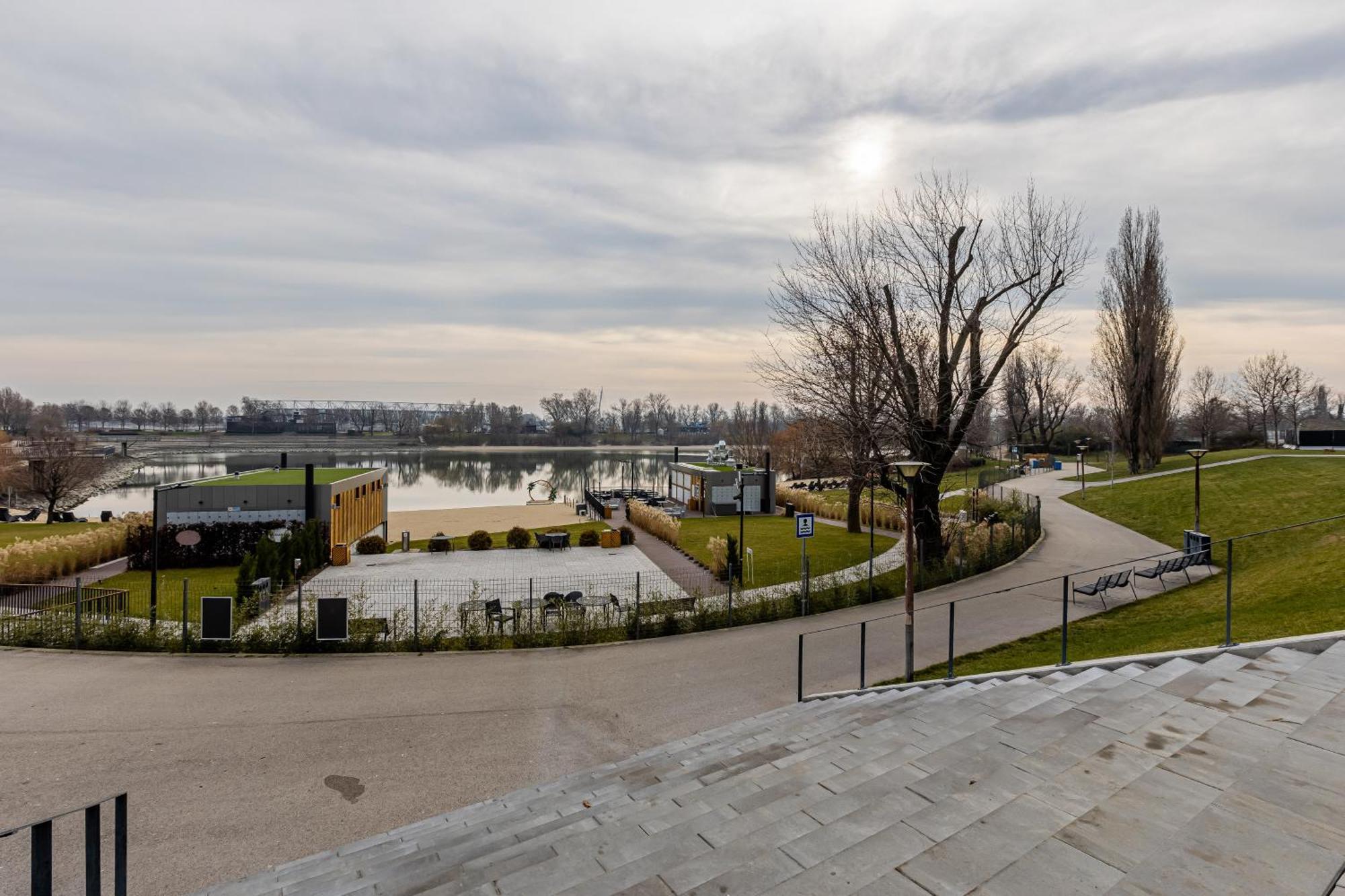 Apartment Bay Shore Flat Budapest