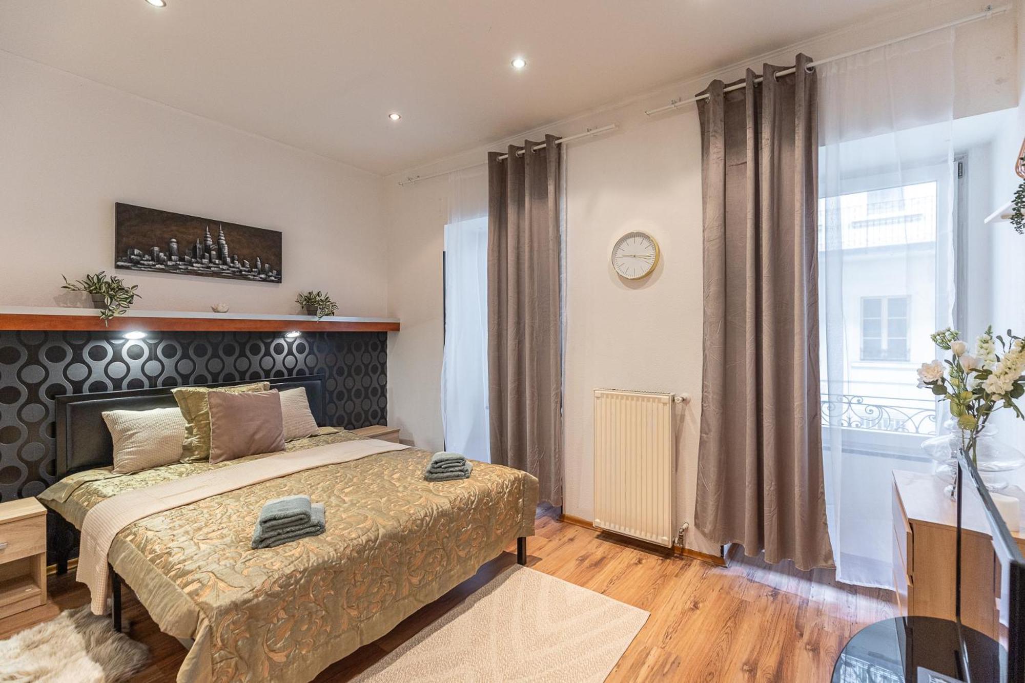 Vibes - 3 Bdrms Apartman