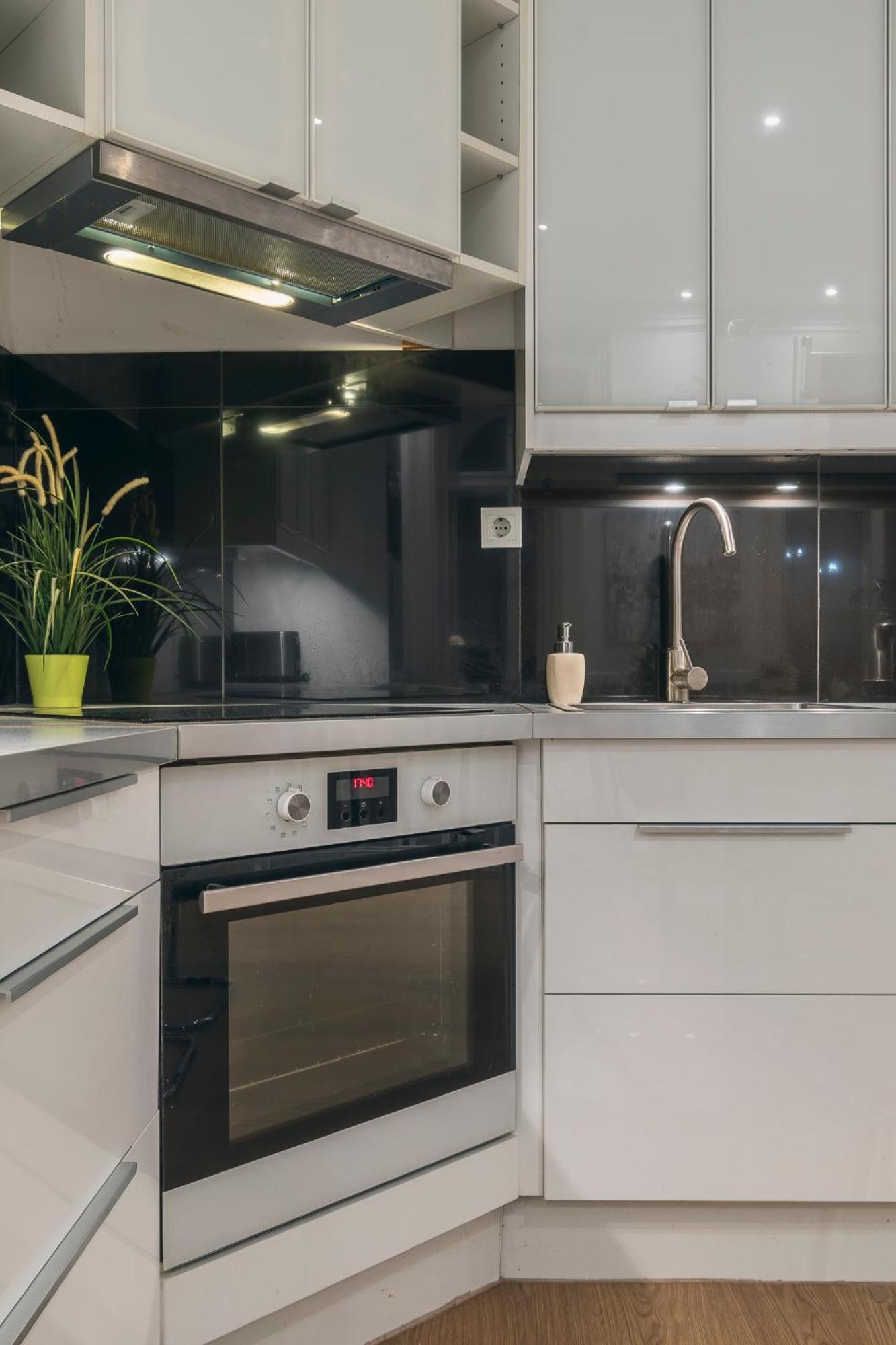 Ruin Bar 2 Bedroom 1.5 Bath Apt. Sleeps 6 *