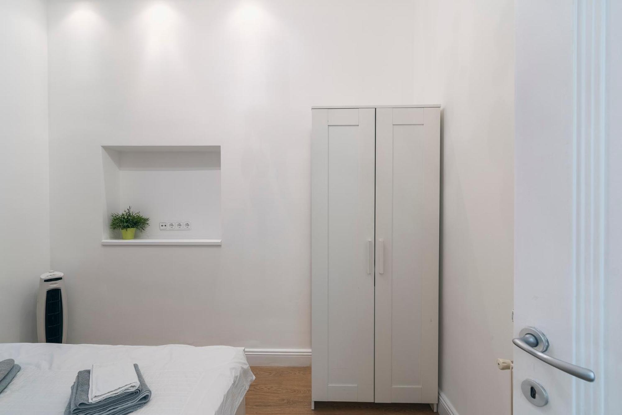 Ruin Bar 2 Bedroom 1.5 Bath Apt. Sleeps 6 Appartamento *