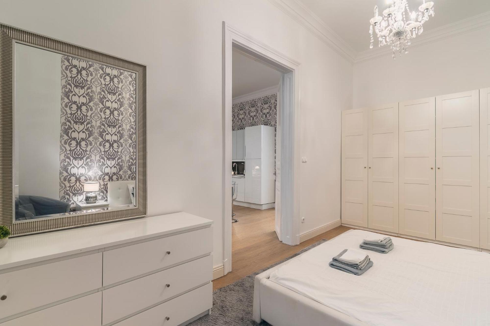 Ruin Bar 2 Bedroom 1.5 Bath Apt. Sleeps 6 Appartamento Budapest