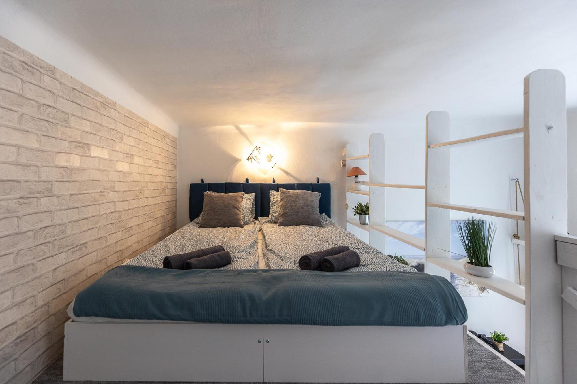 Eighth Wonder Apartment *