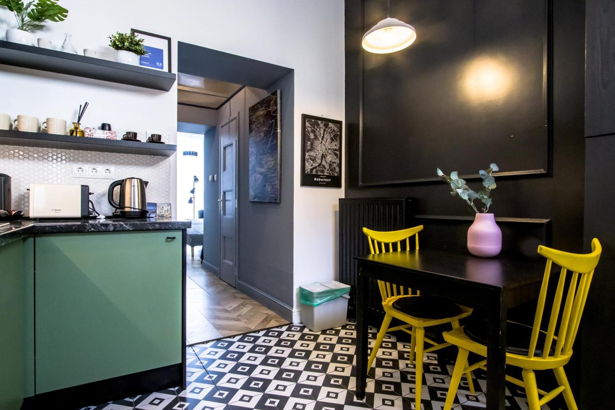 Wilson's Oktogon Square Apartment *