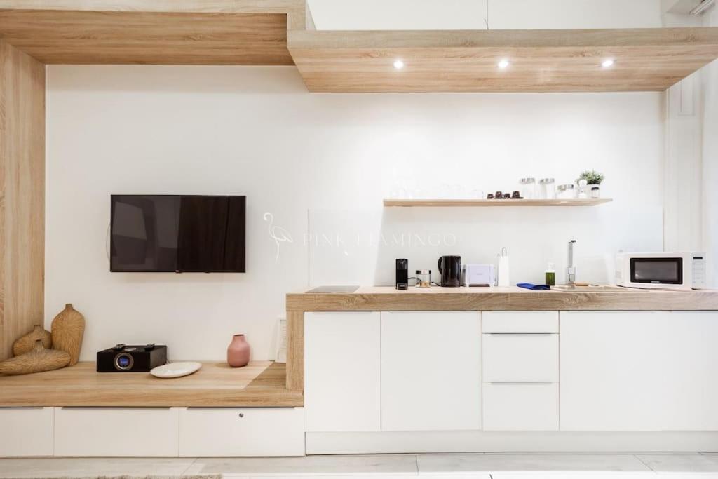 Minimal Loft - Pink Flamingo * Budapest