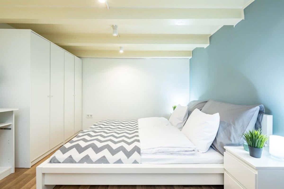Comfy And Bright In The Center Apartment