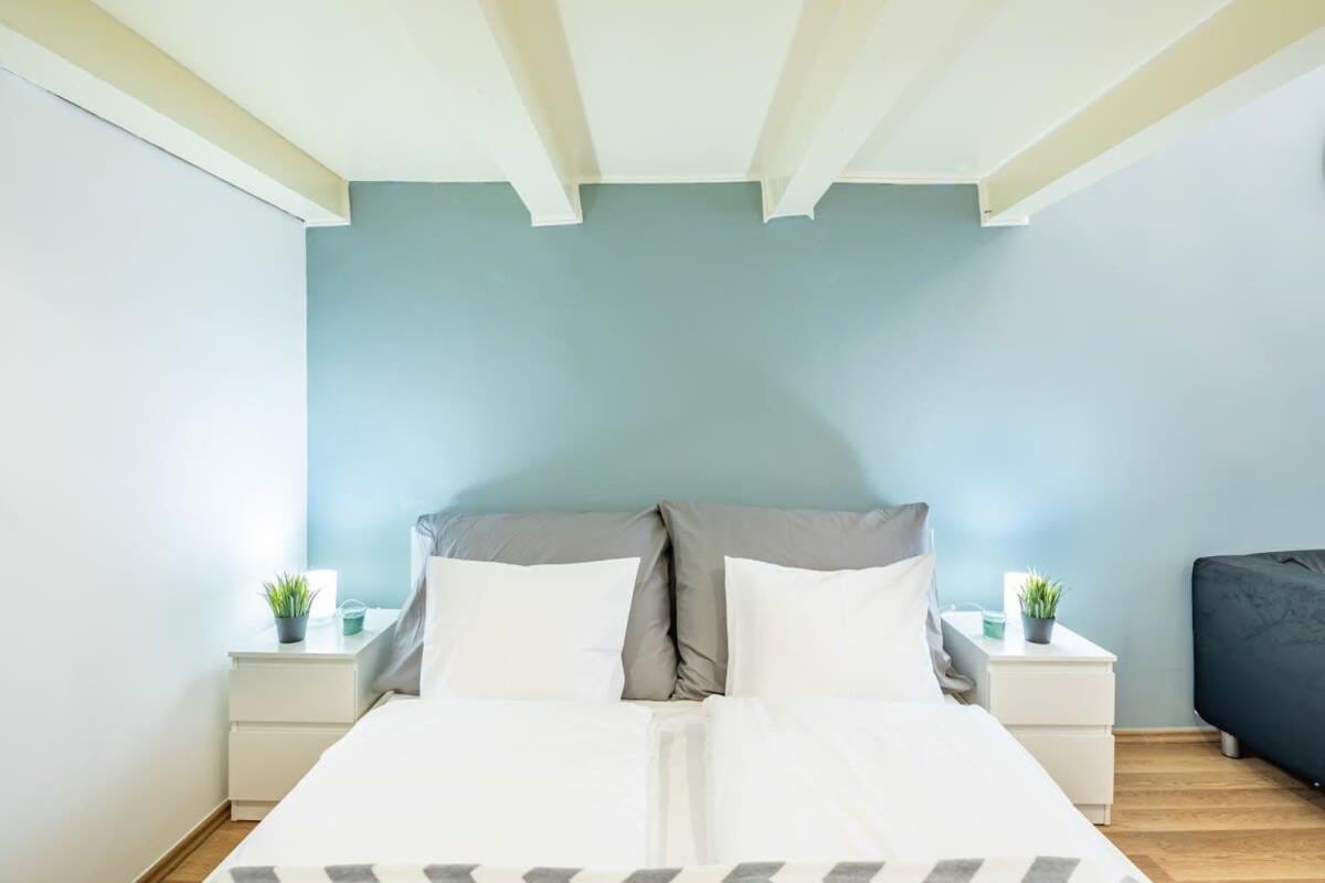Comfy And Bright In The Center *