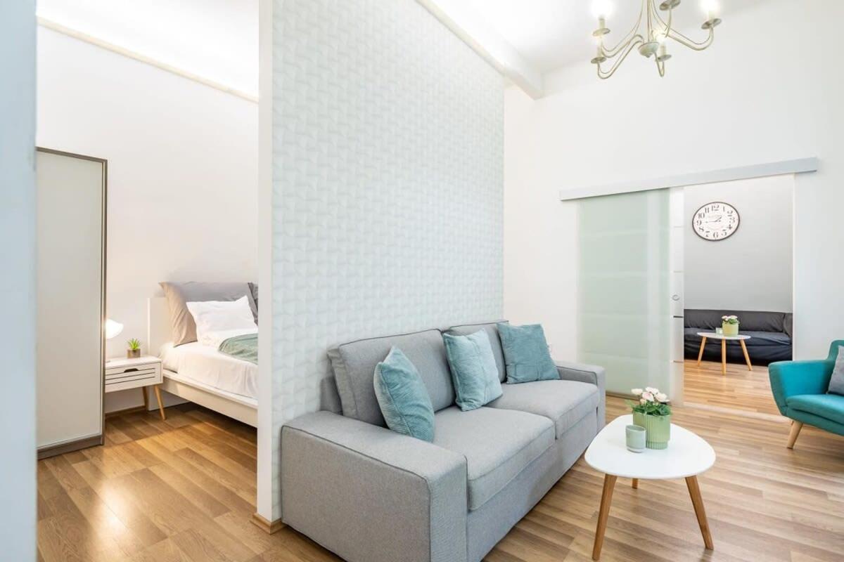 Comfy And Bright In The Center Apartment *