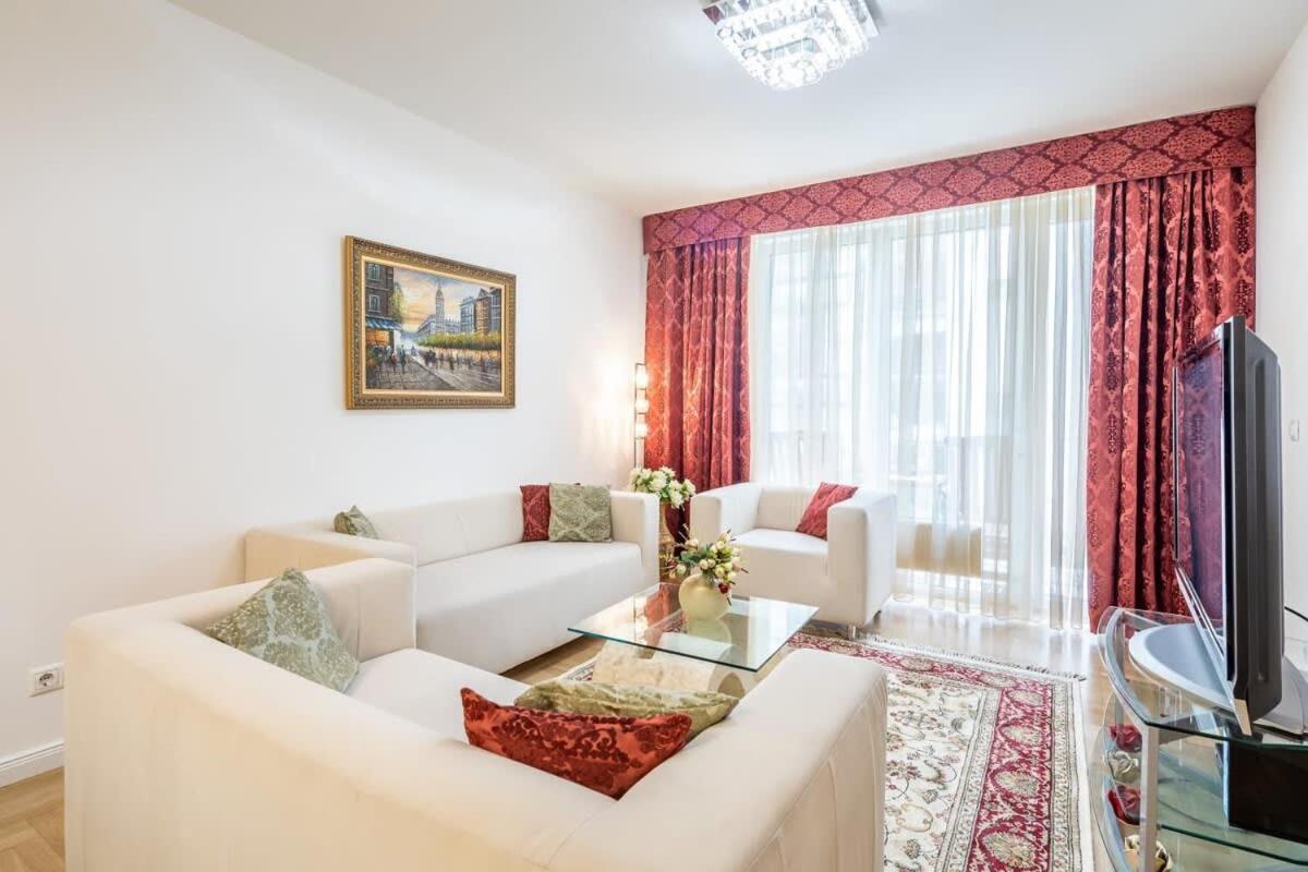 Homey With Ac And Balcony *