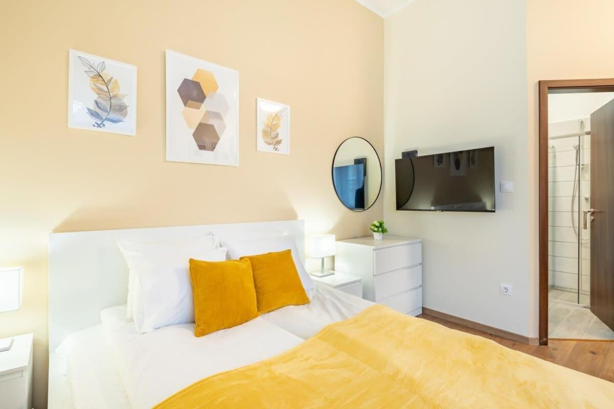 Super New * Budapest