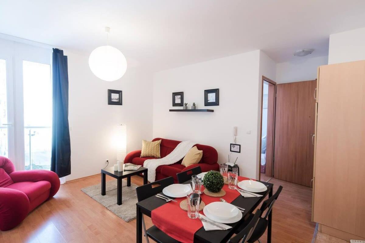 Bright And Homey Ac Near The Center Lejlighed