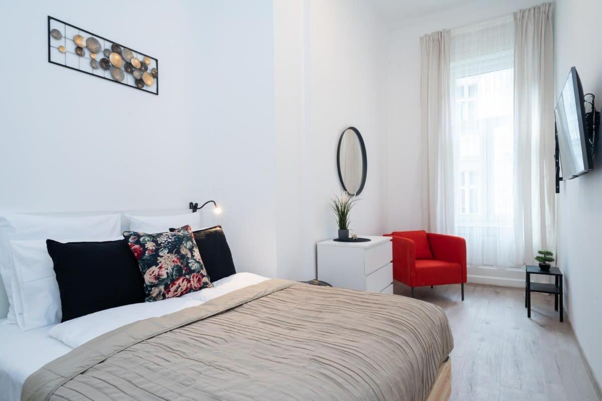 New Stylish And Super Apartment