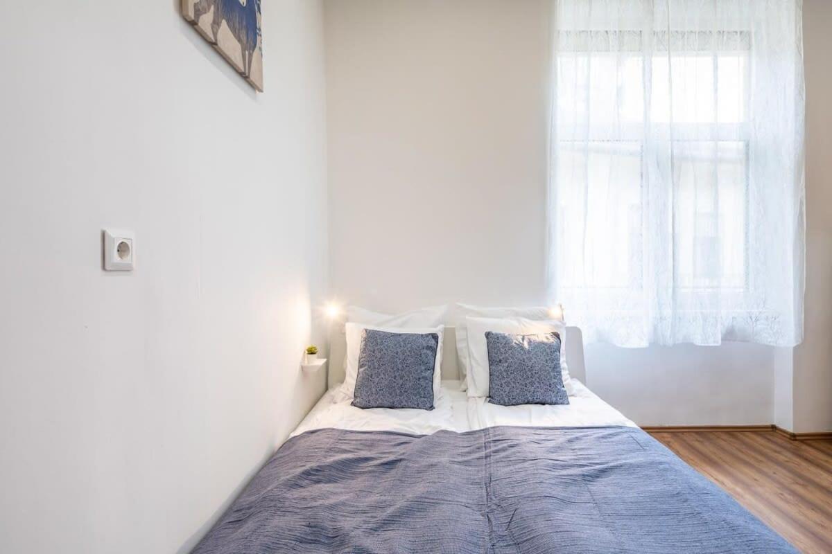 Cozy *top* Location