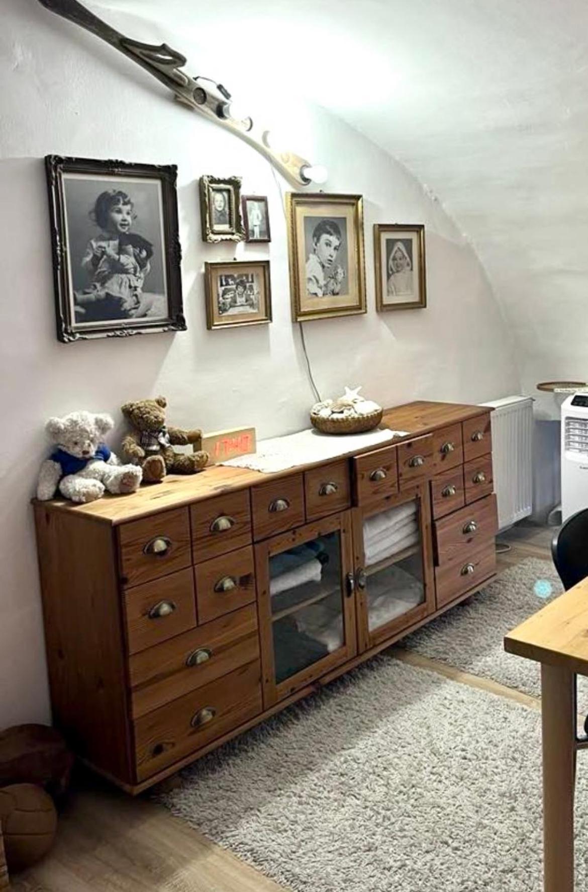 Lägenhet Unique, Homey With Free Parking In Budapest