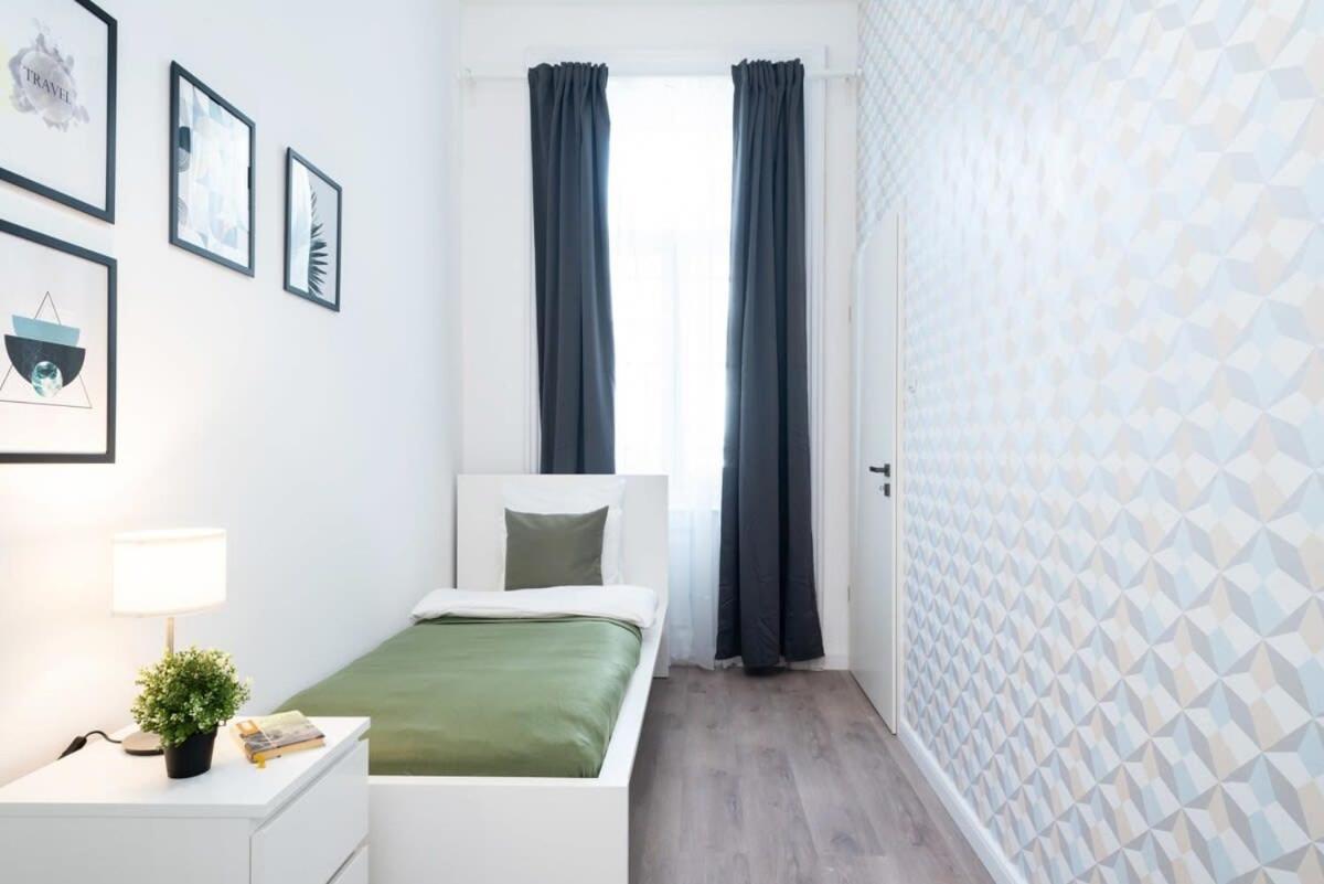 Large At Perfect Location Appartement *