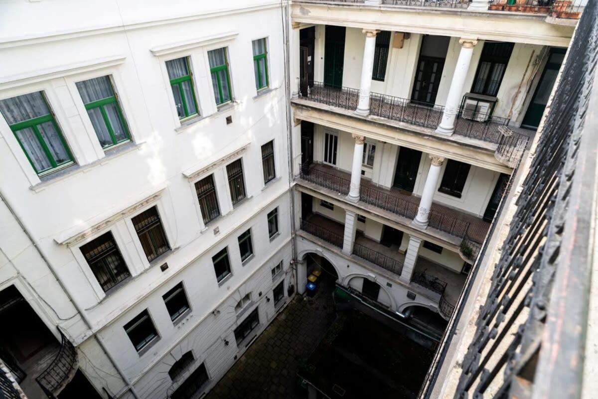 Large At Perfect Location Appartement