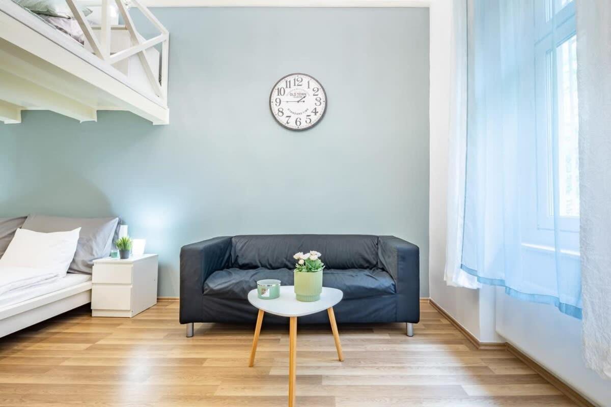 Comfy And Bright In The Center