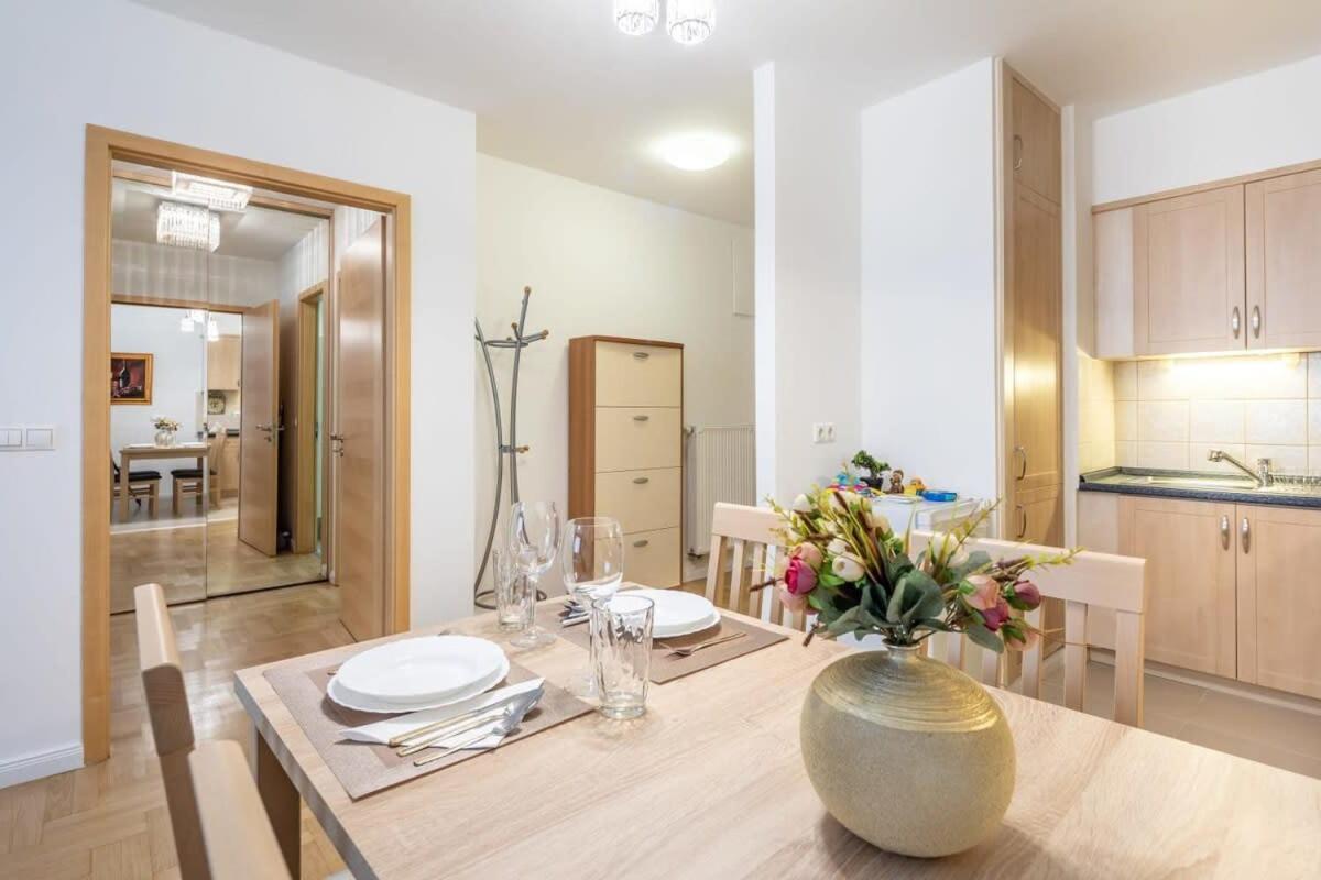 Homey With Ac And Balcony Budapest