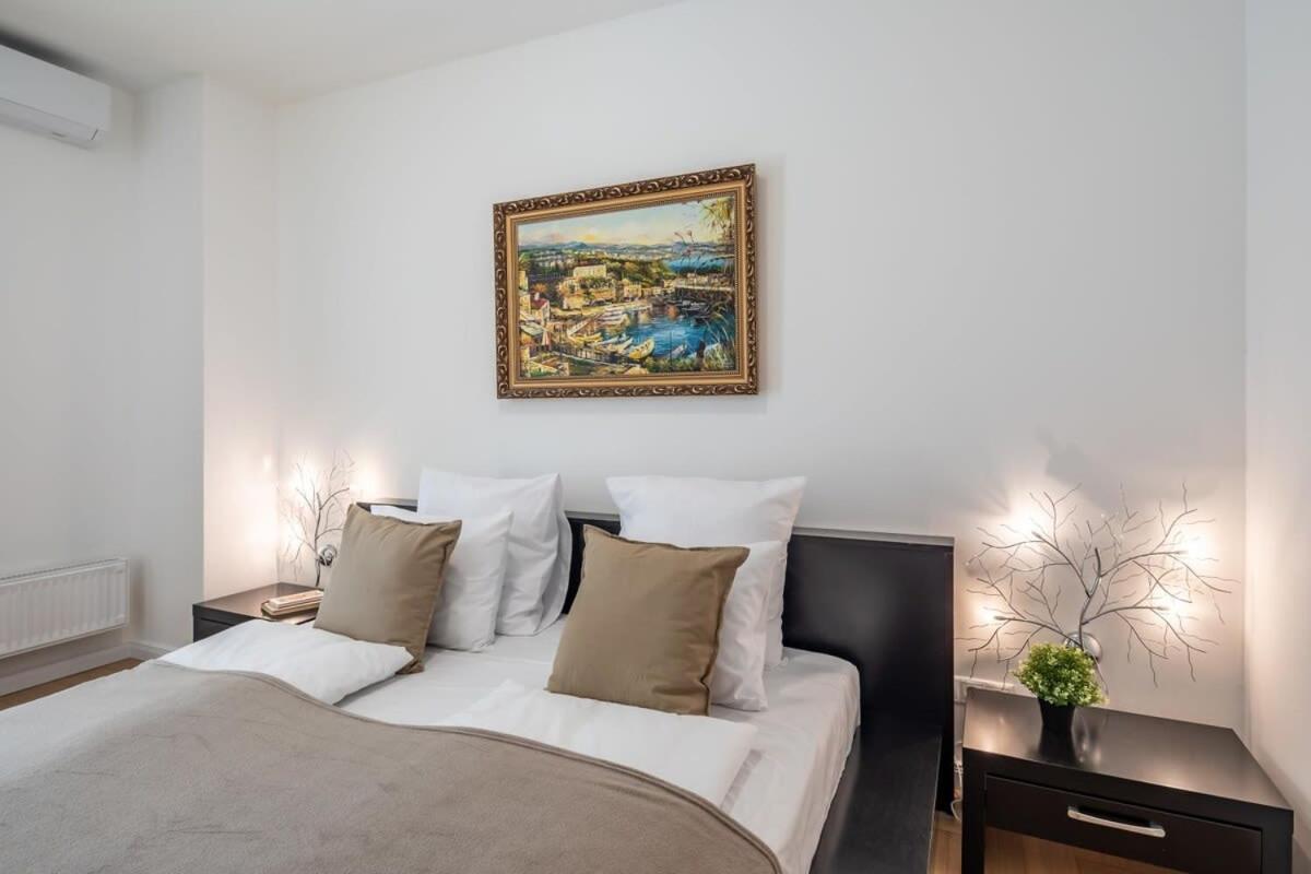 Homey With Ac And Balcony Appartamento Budapest