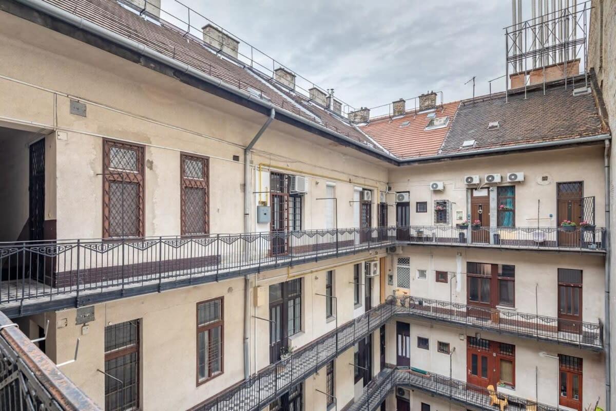 Super New * Budapest