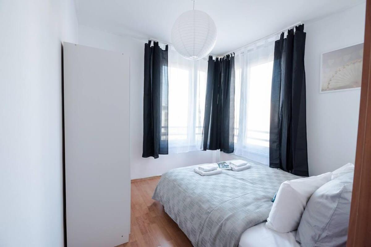Bright And Homey Ac Near The Center Budapest