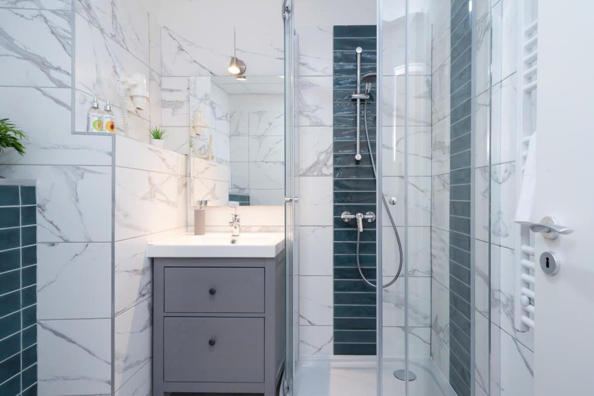 New Stylish And Super Apartment