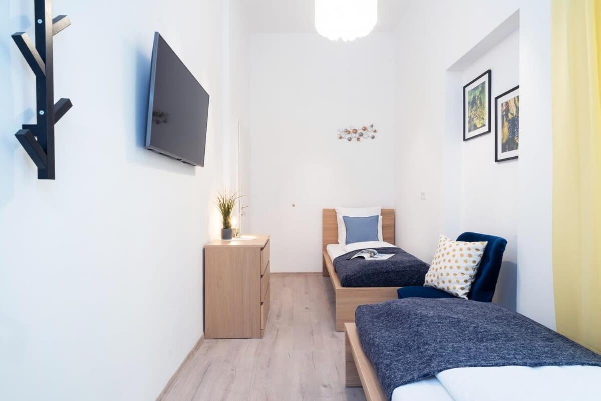 New Stylish And Super Apartment
