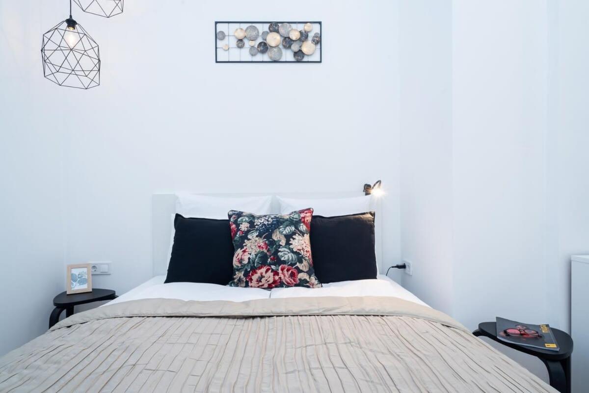 New Stylish And Super Apartment