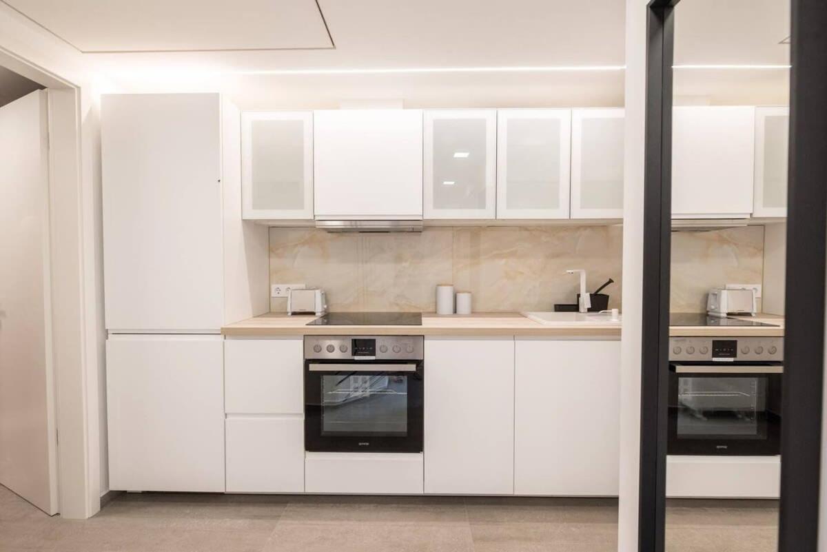 Renovated Design Close To The Danube