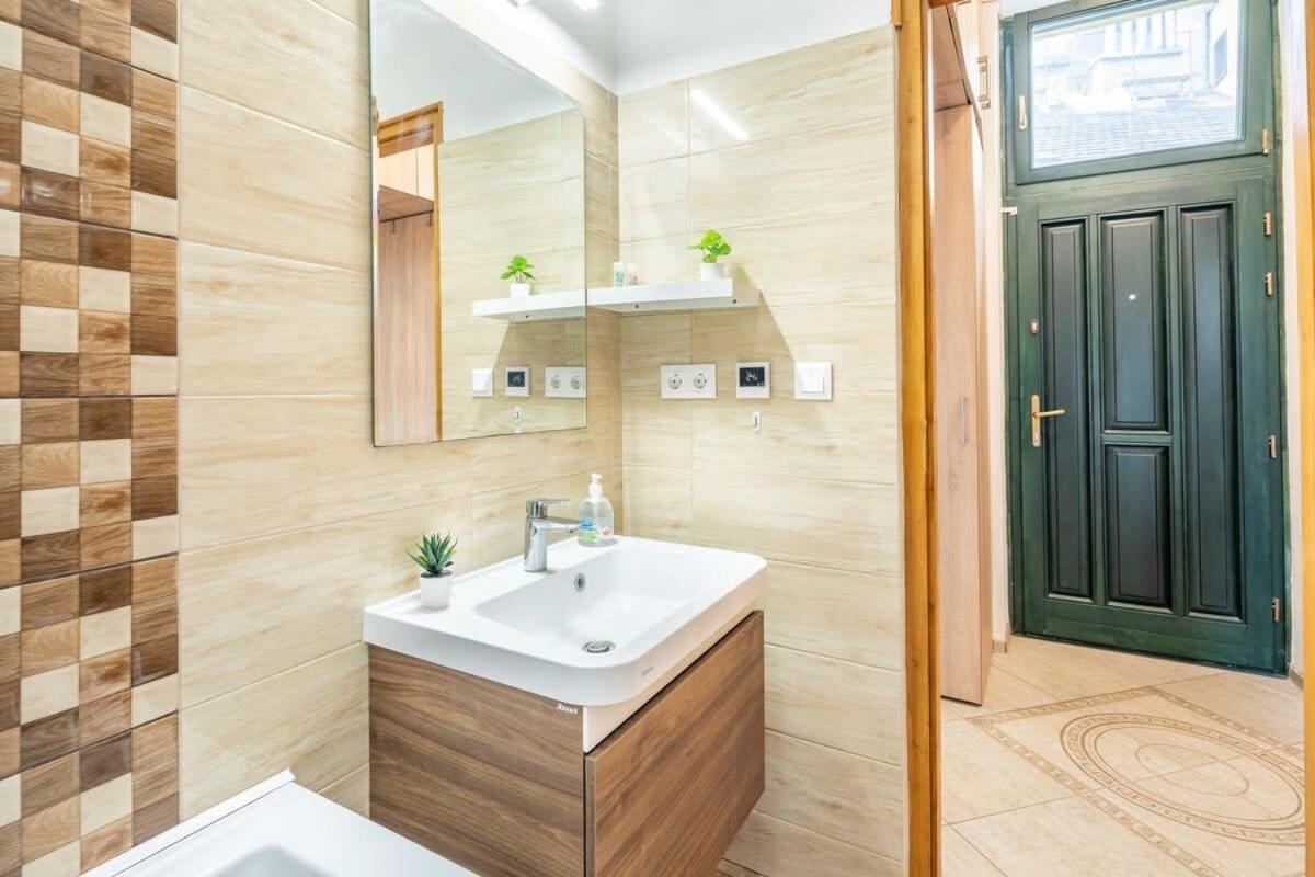 Cozy *top* Location * Budapest