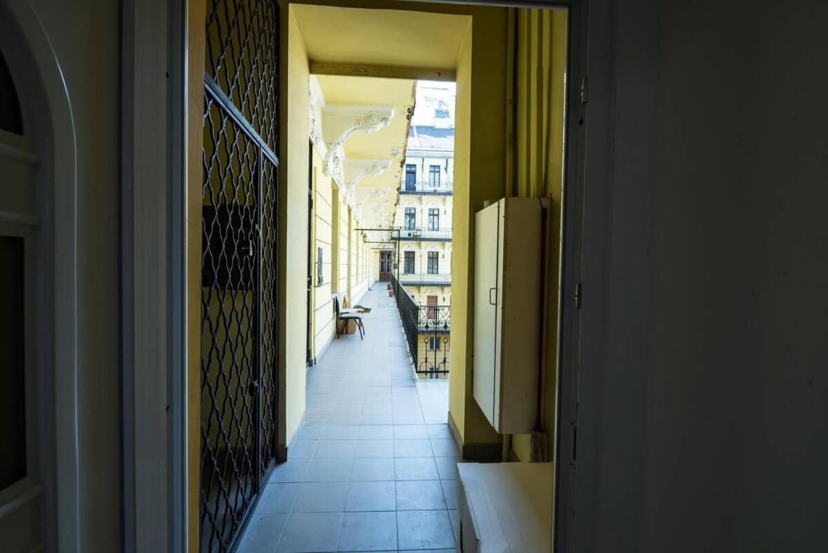 New A C With View Of The Synagogue *