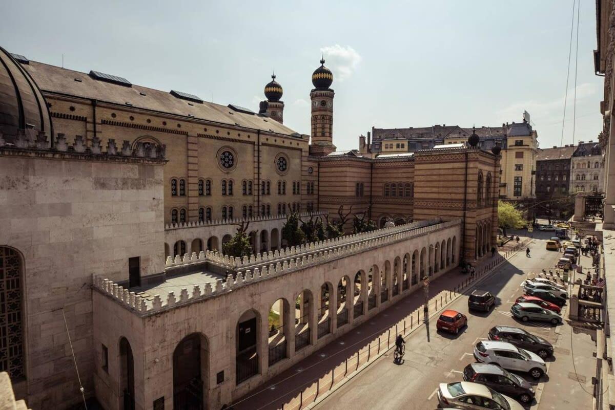 New A C With View Of The Synagogue
