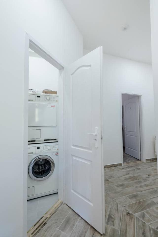 New A C With View Of The Synagogue Apartment Budapest